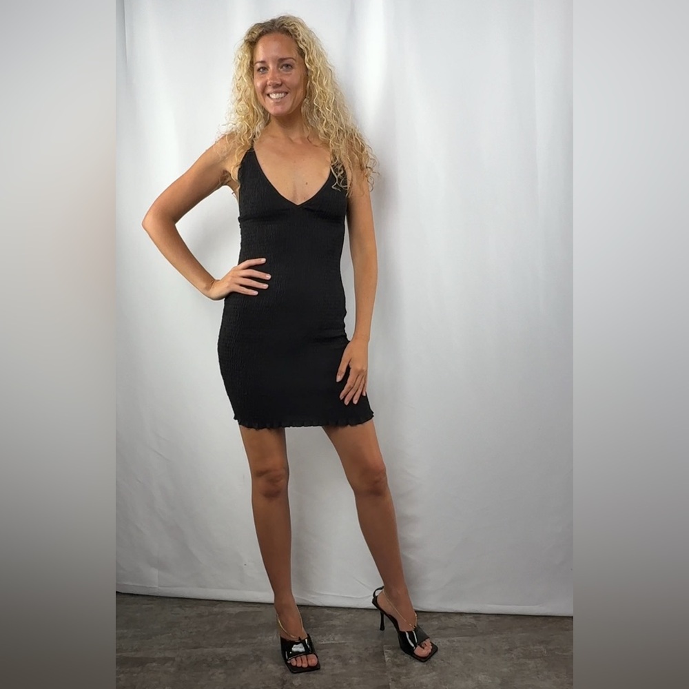 SEEK the Label Smocked V Neck Mini Dress in‎ Black Size Extra Small